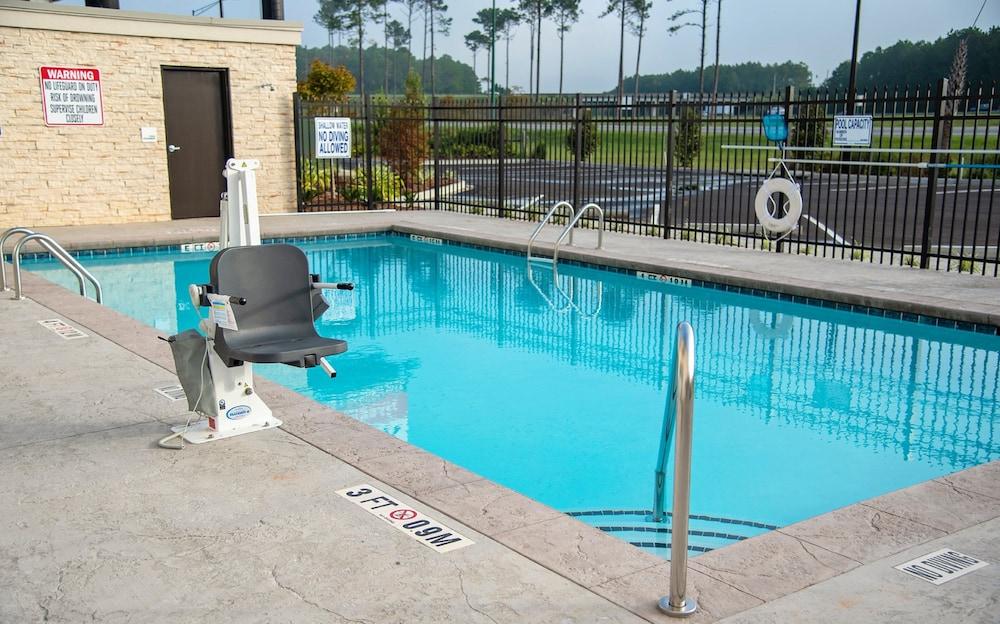 Holiday Inn & Suites Savannah Airport - Pooler