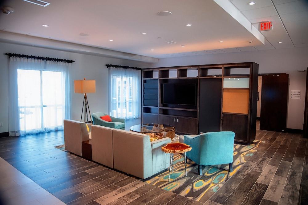 Holiday Inn & Suites Savannah Airport - Pooler