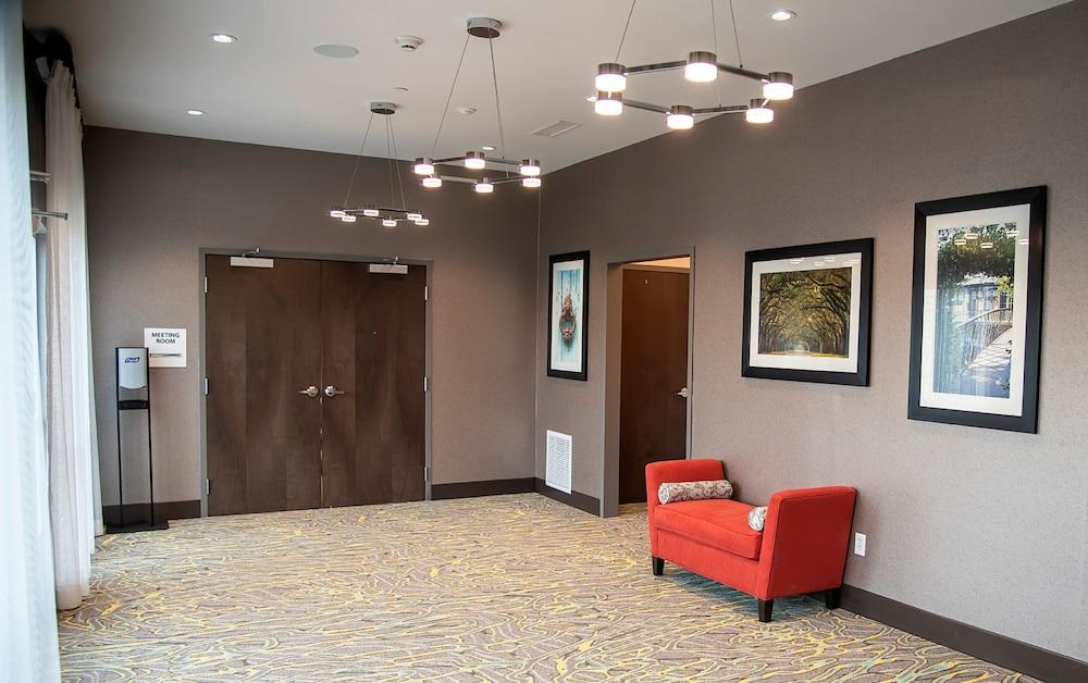 Holiday Inn & Suites Savannah Airport - Pooler