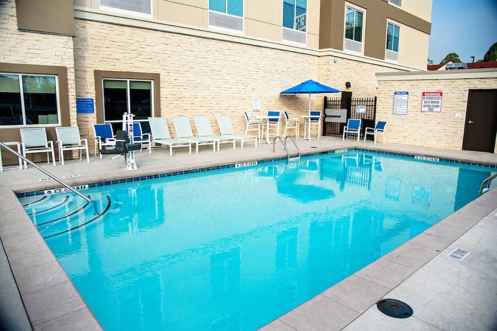 Holiday Inn & Suites Savannah Airport - Pooler