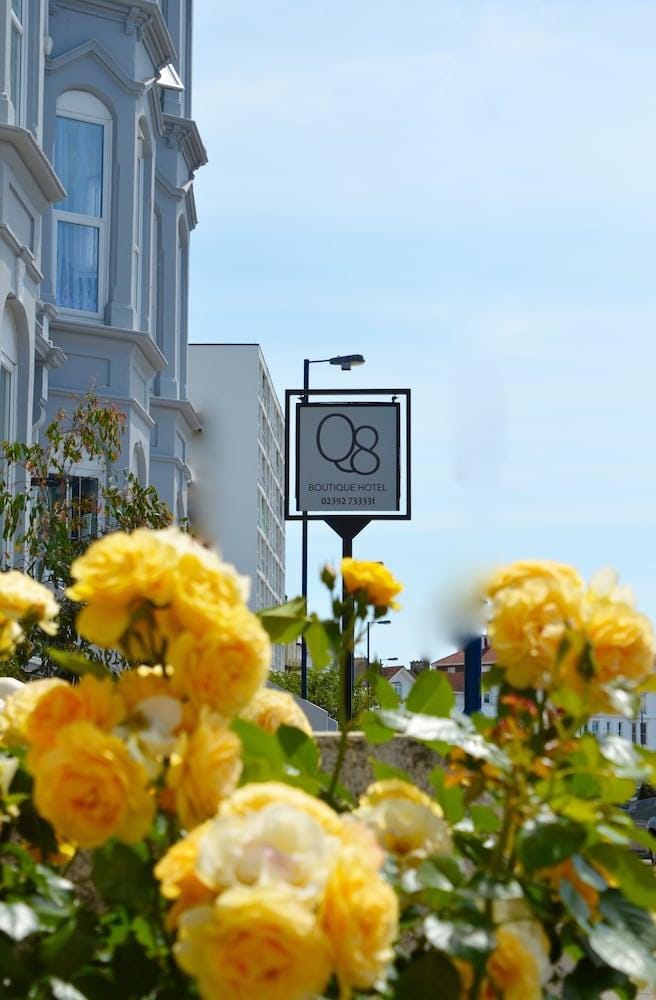 Q8 Boutique Hotel