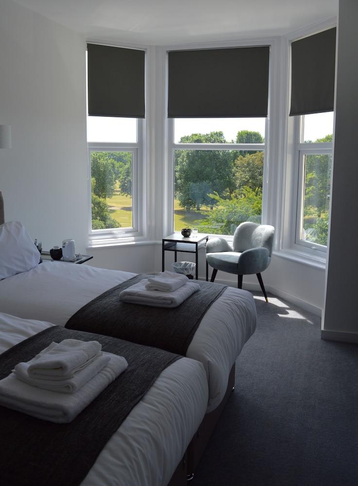 Q8 Boutique Hotel