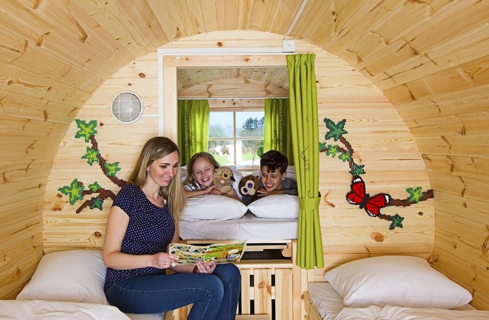 LEGOLAND Wilderness Barrels & Cabins