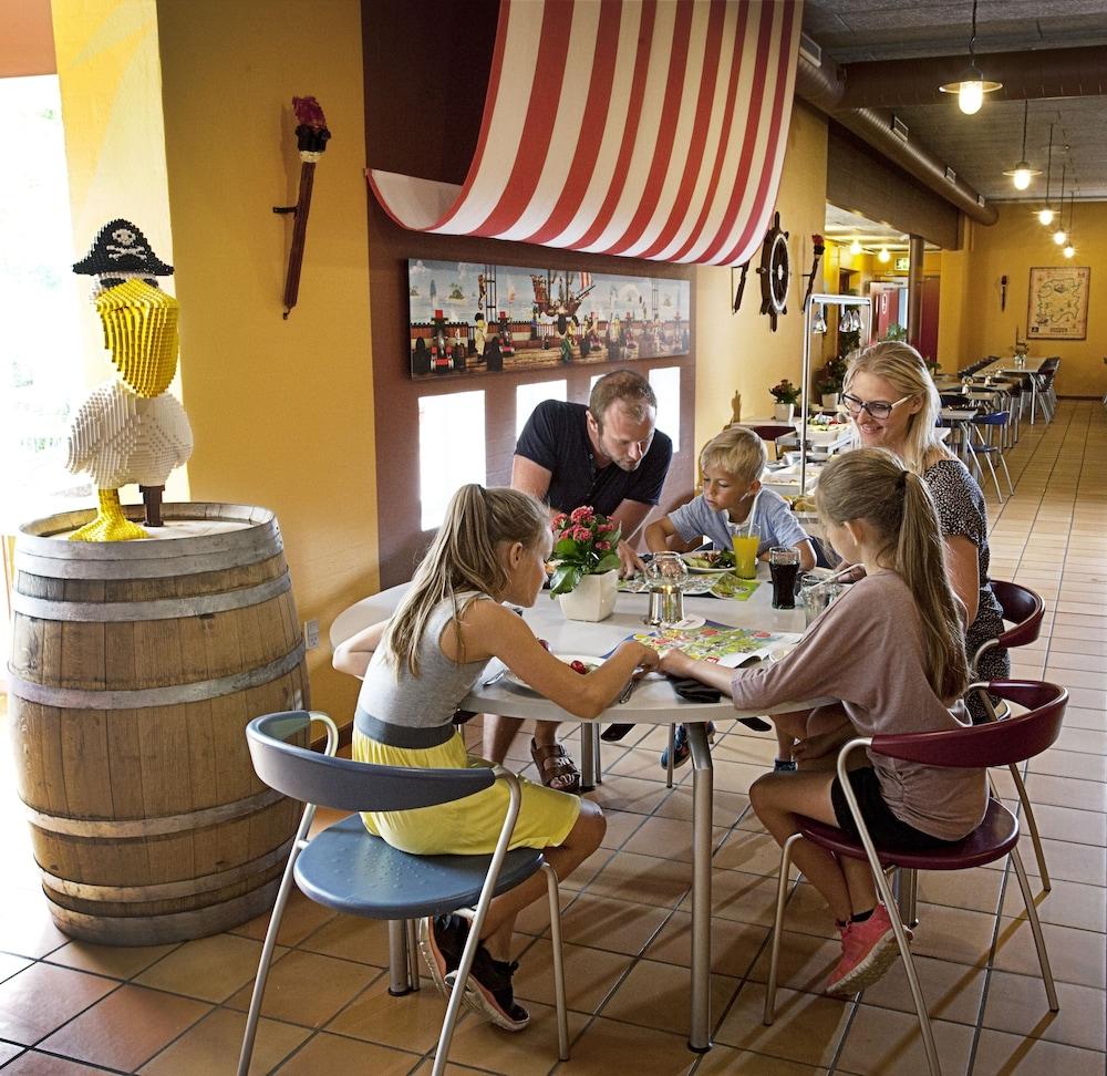 LEGOLAND Wilderness Barrels & Cabins