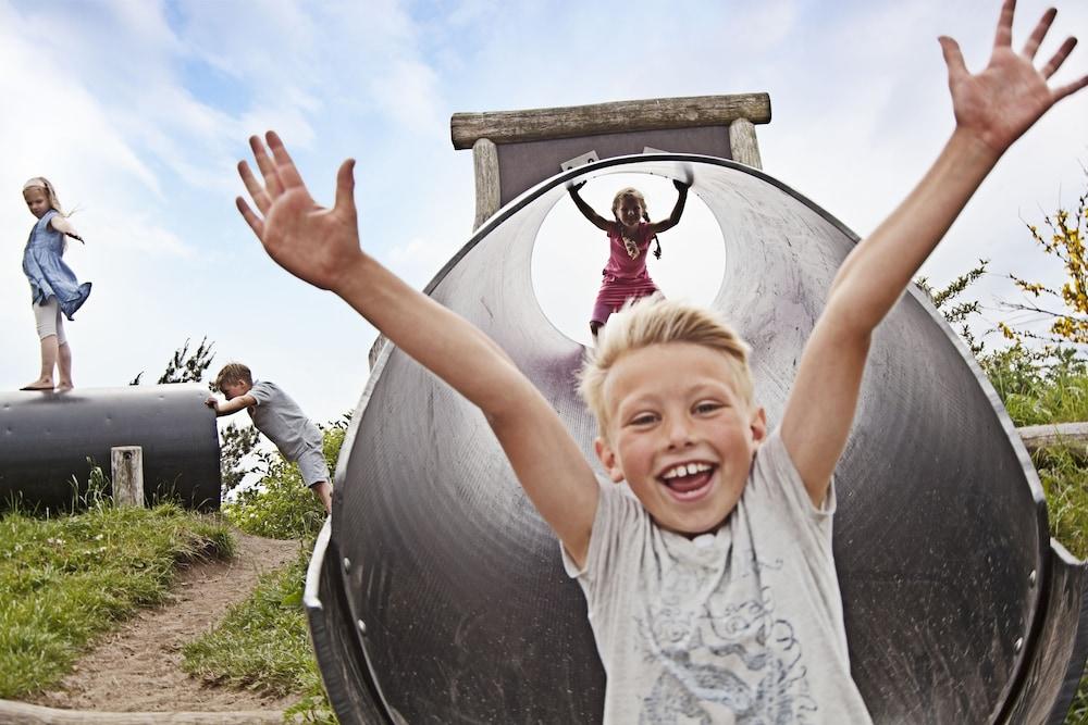 LEGOLAND Wilderness Barrels & Cabins