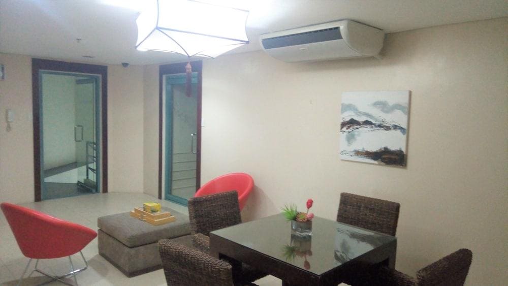 Mckinley Residences