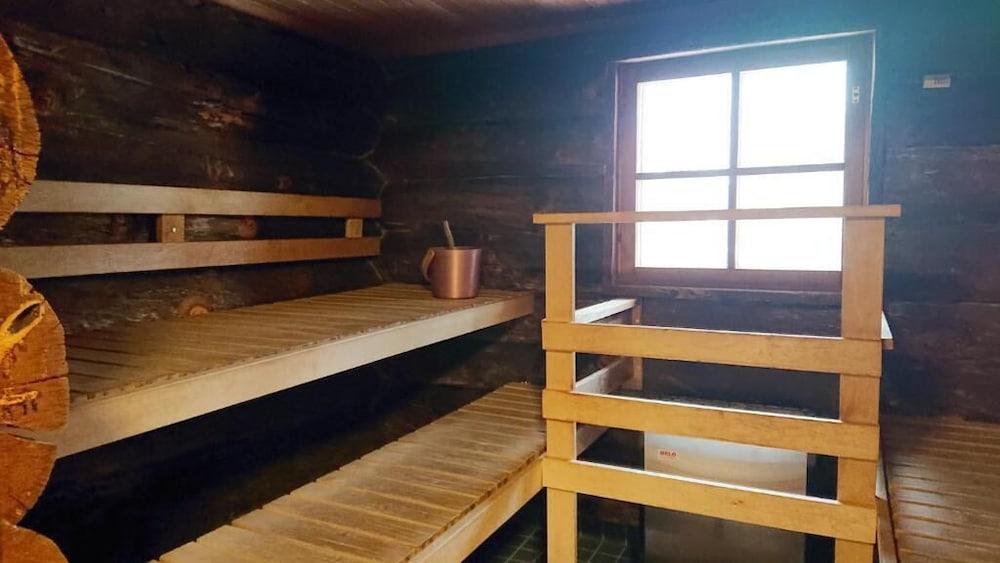 Log House Kuukkeli Teerenpesä