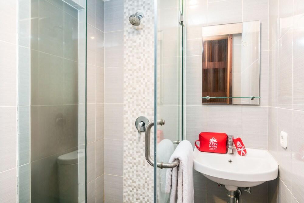 Hadi Poetra Hotel by ZEN Rooms
