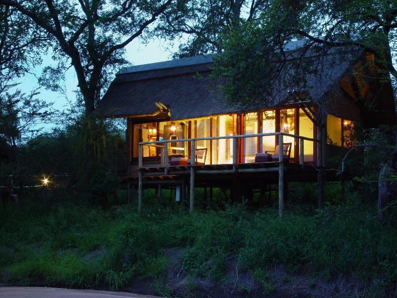 Rhino Post Safari Lodge