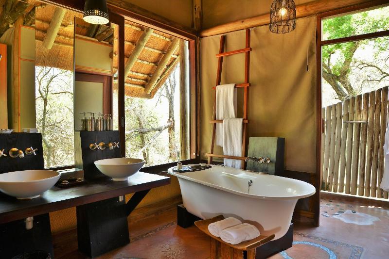 Rhino Post Safari Lodge