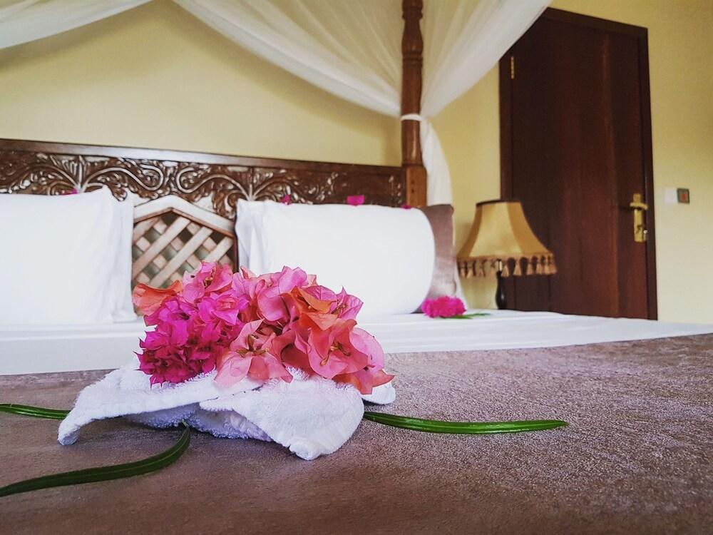 Khulala Ocean Blue Resort