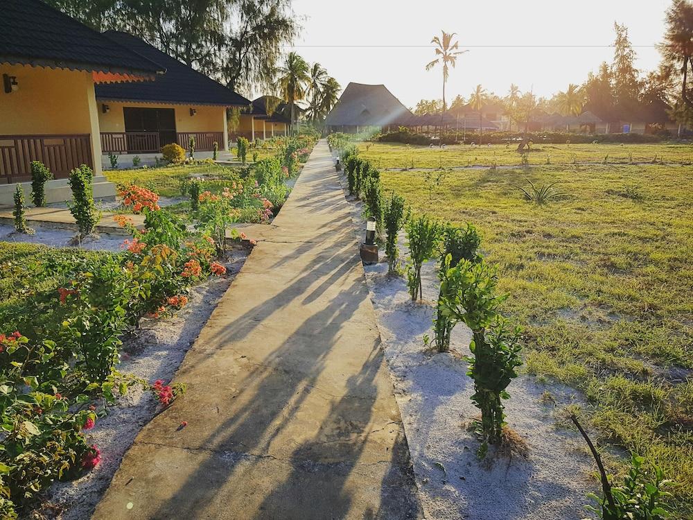 Khulala Ocean Blue Resort