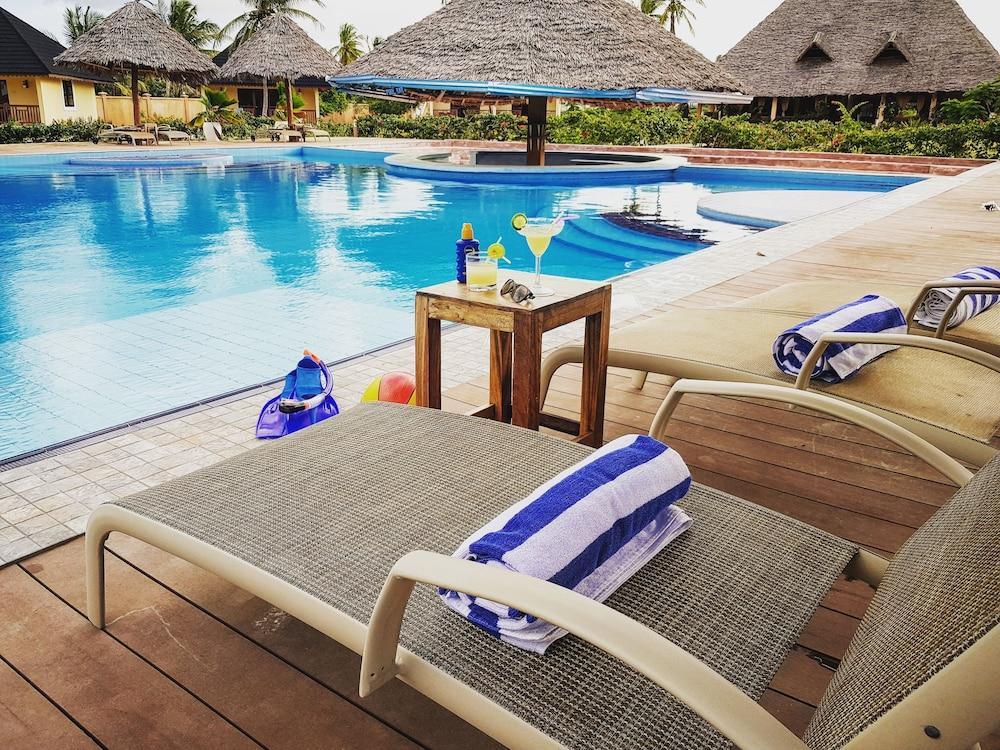Khulala Ocean Blue Resort