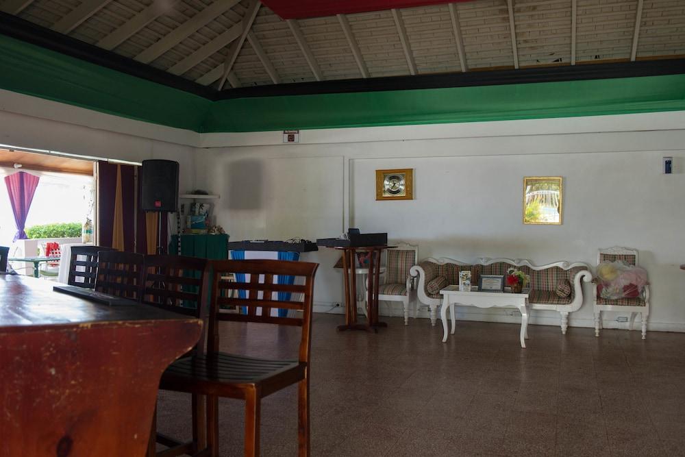 Sky Lounge Beach Studio