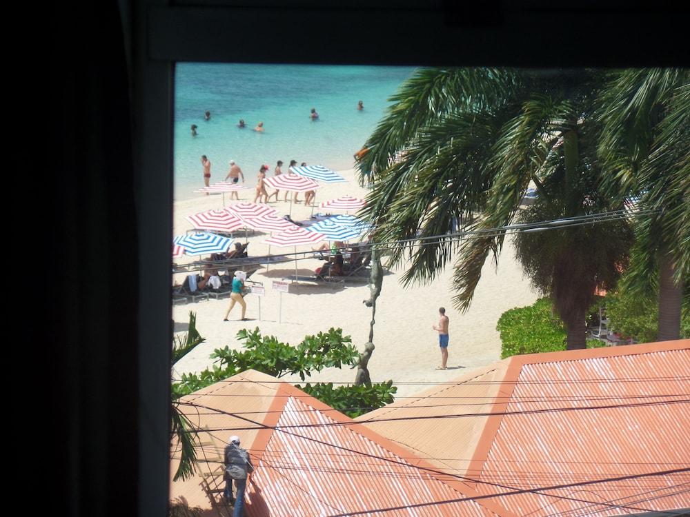 Sky Lounge Beach Studio