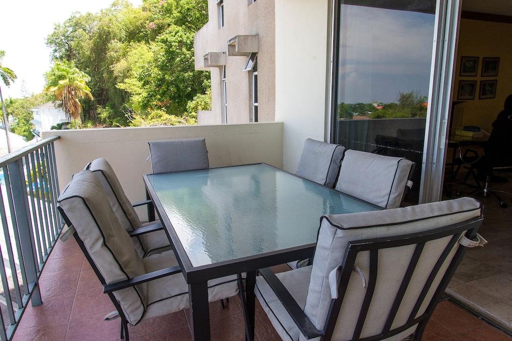 Sky Lounge Beach Studio
