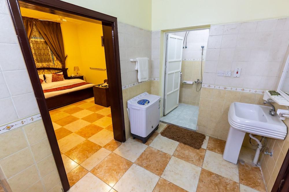 Al Eairy Furnished Apartments Al Baha 3