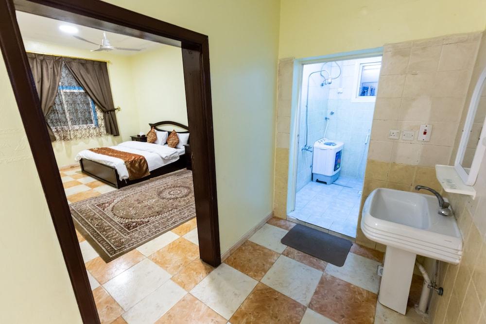 Al Eairy Furnished Apartments Al Baha 3