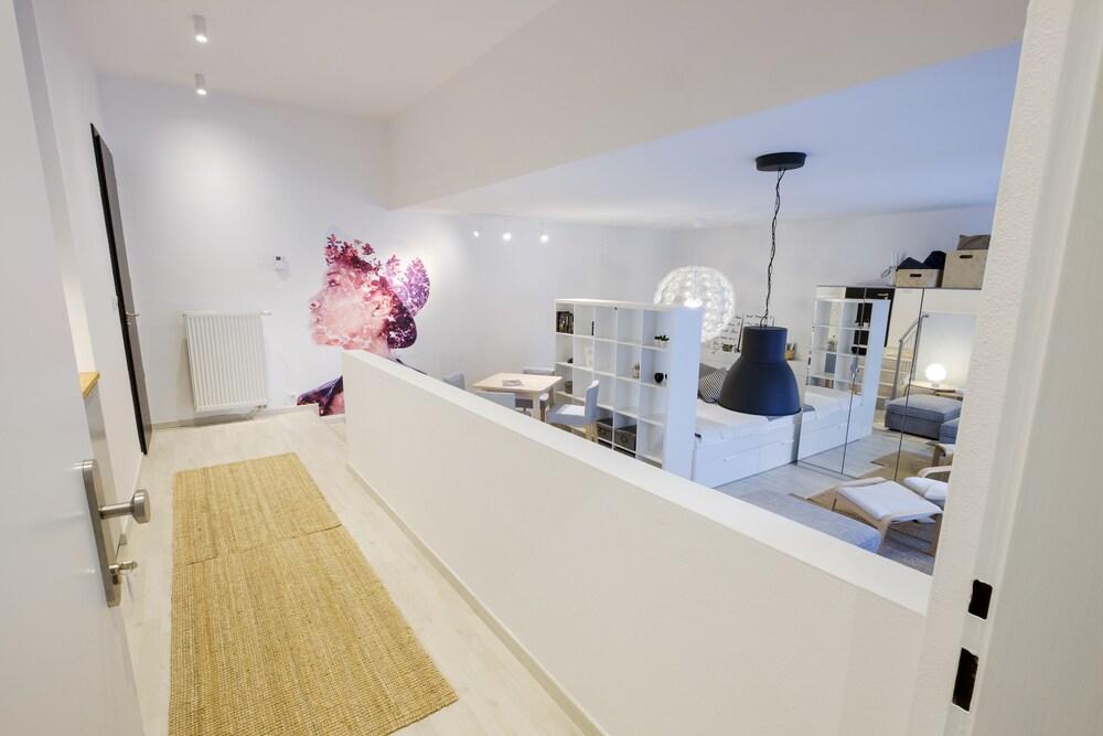Aplend City Studio Gallery