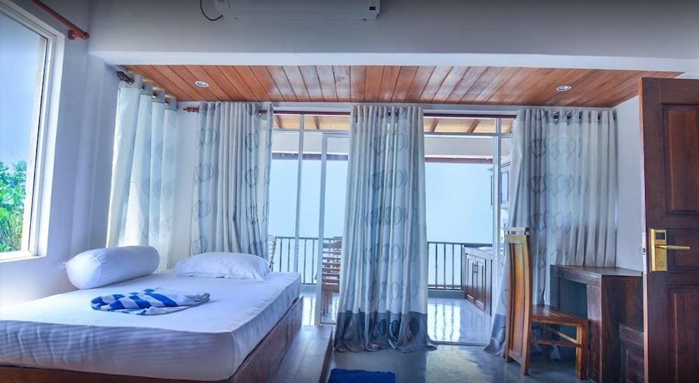 Wave Beach Resort Unawatuna