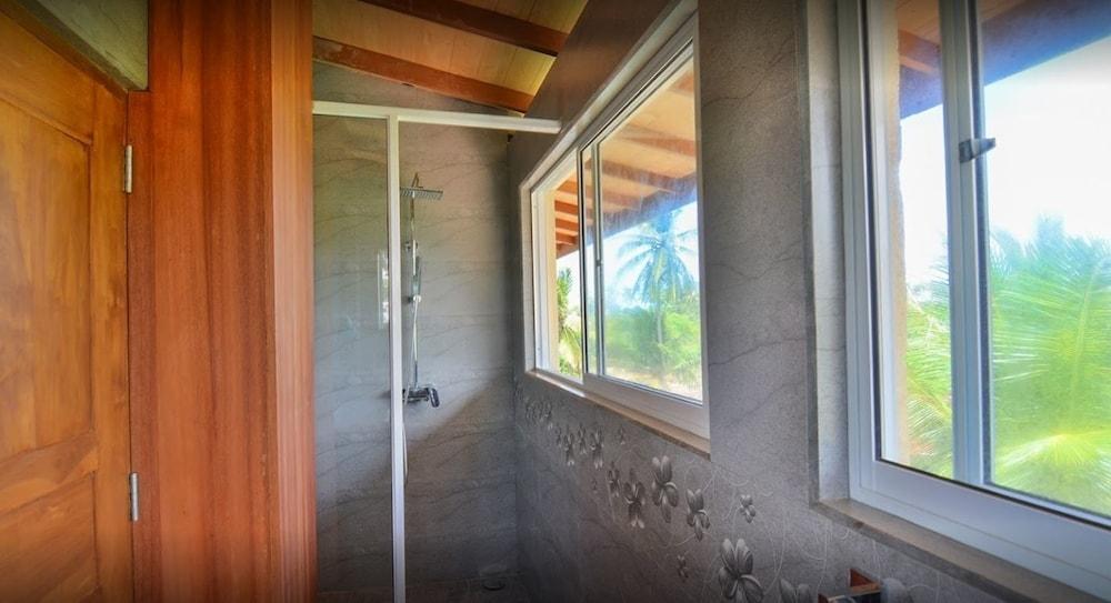 Wave Beach Resort Unawatuna