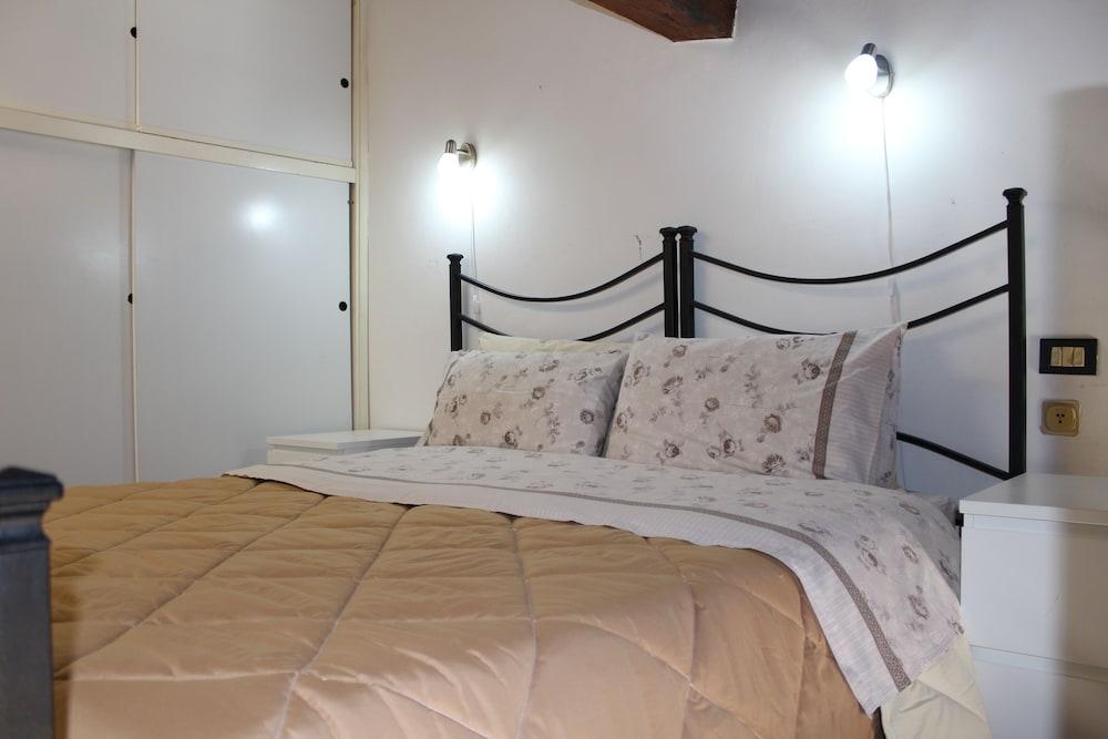 Max Apartments