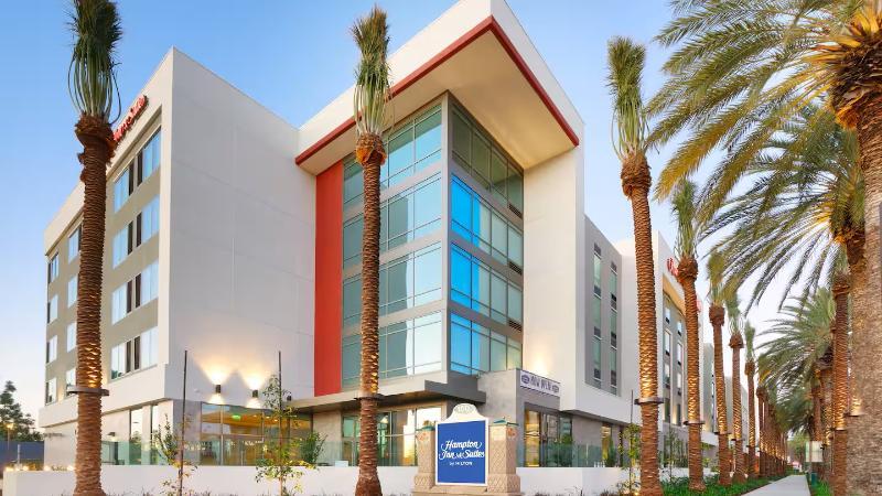Hampton Inn & Suites Anaheim Resort Convention Center