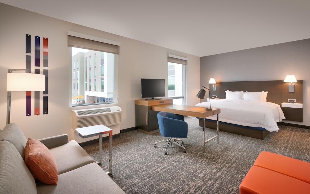 Hampton Inn & Suites Anaheim Resort Convention Center
