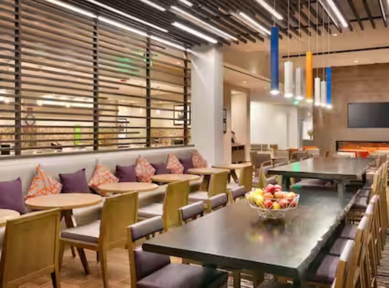 Hampton Inn & Suites Anaheim Resort Convention Center