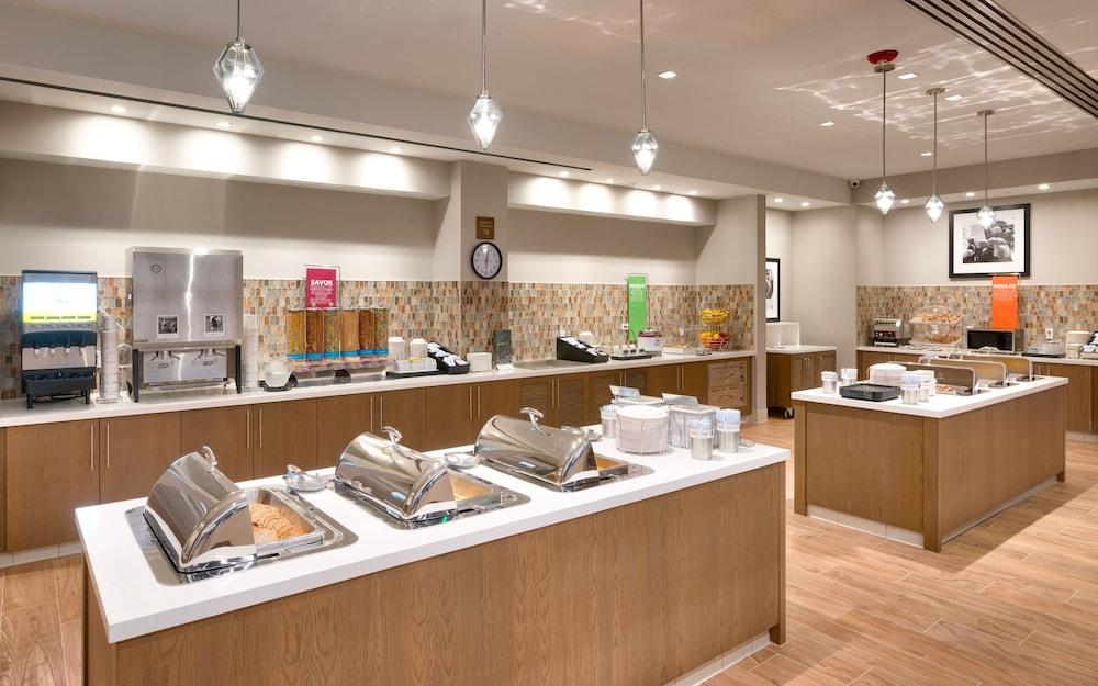 Hampton Inn & Suites Anaheim Resort Convention Center