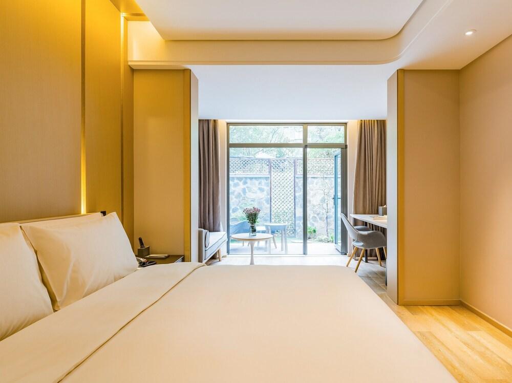Ningbo Cbd Atour Hotel