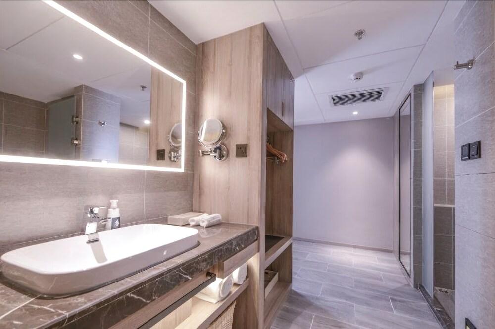 Ningbo Cbd Atour Hotel