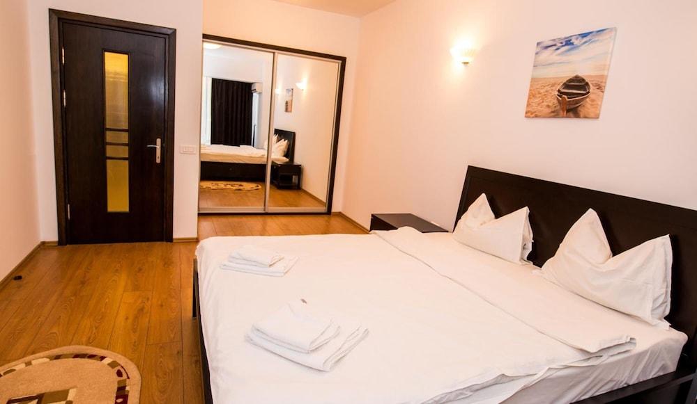 Apart Holiday Maria Mamaia
