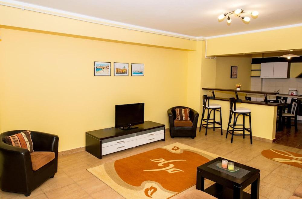 Apart Holiday Maria Mamaia