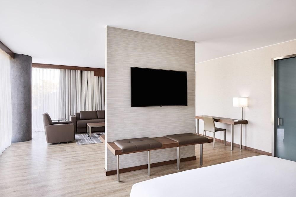 AC Hotel Phoenix Biltmore