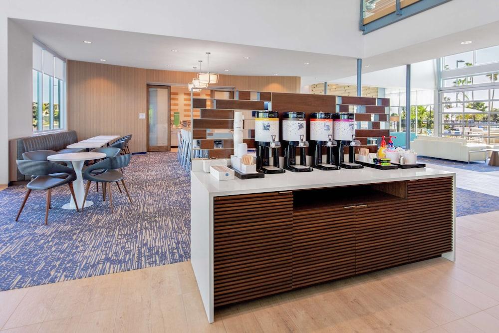 Hampton Inn & Suites San Diego Airport Liberty Station