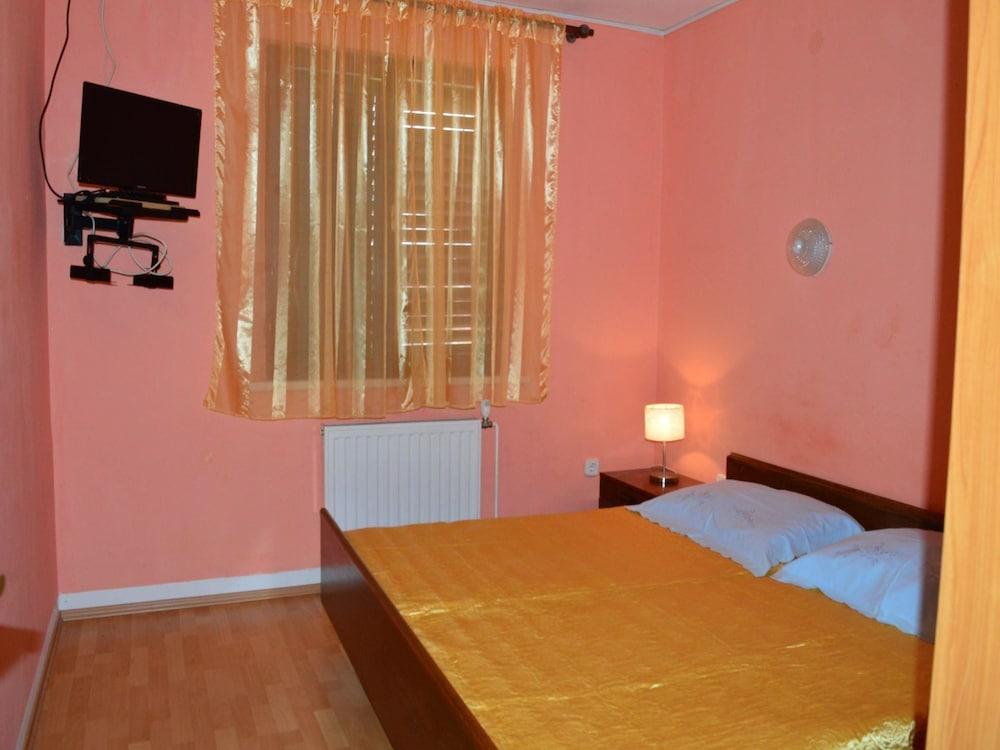 Apartments Mira