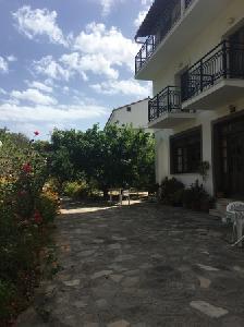 Alekos Rooms and Apartments