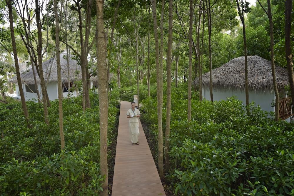 Dreamland The Unique Sea & Lake Resort / Spa
