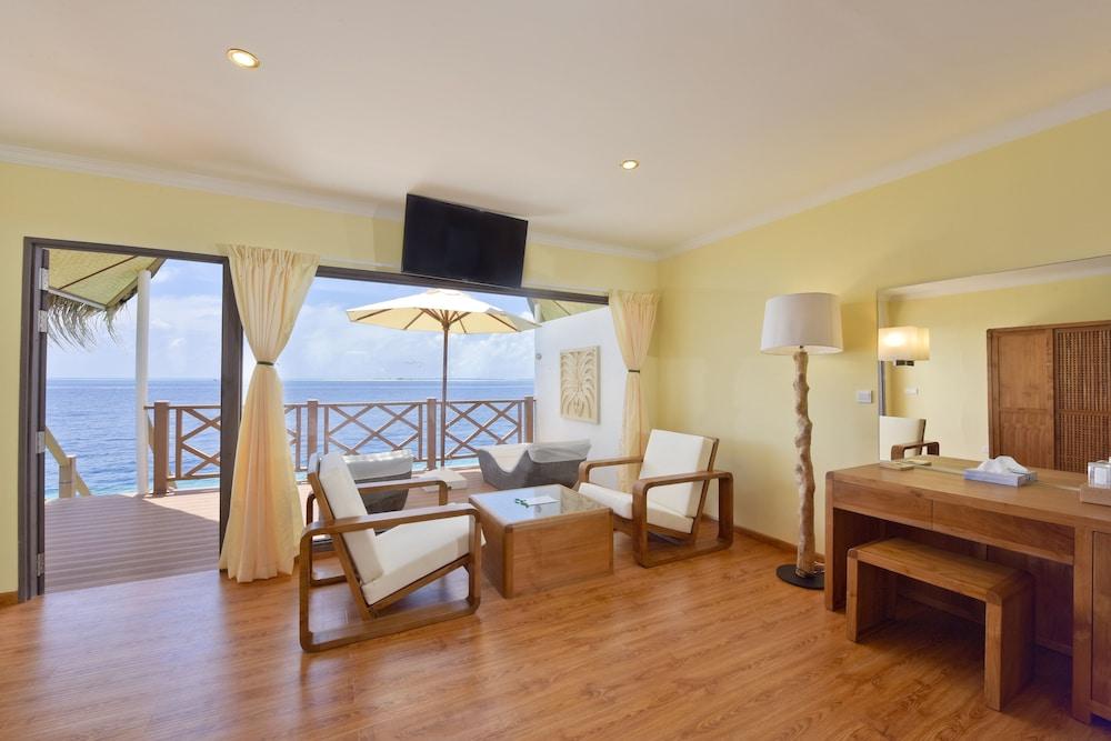 Dreamland The Unique Sea & Lake Resort / Spa