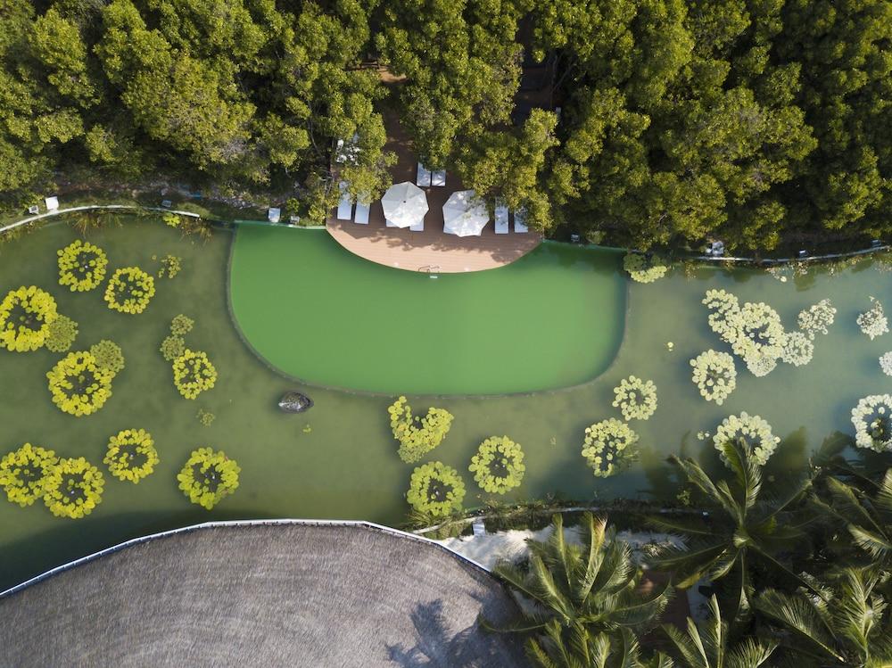 Dreamland The Unique Sea & Lake Resort / Spa