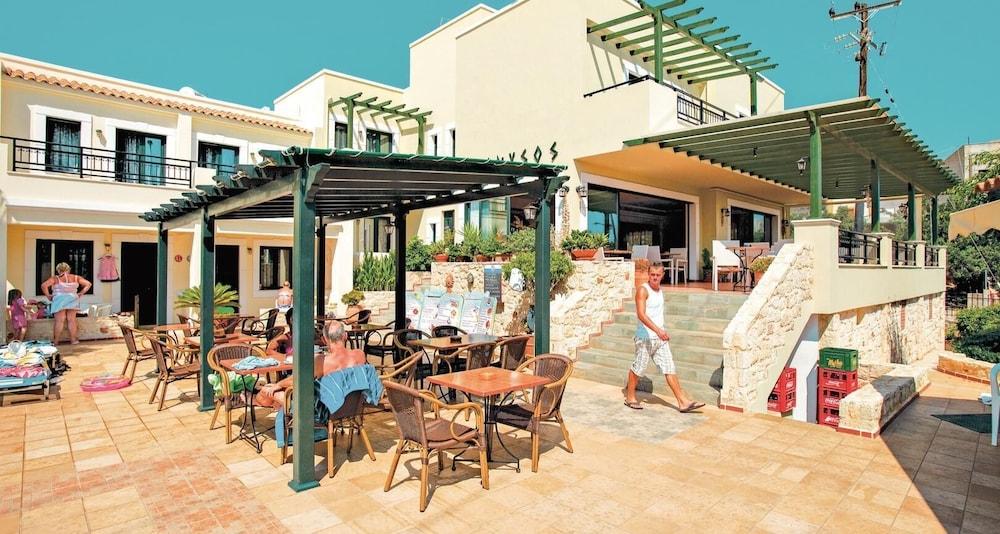 Dionysos Hotel Apartments & Studios