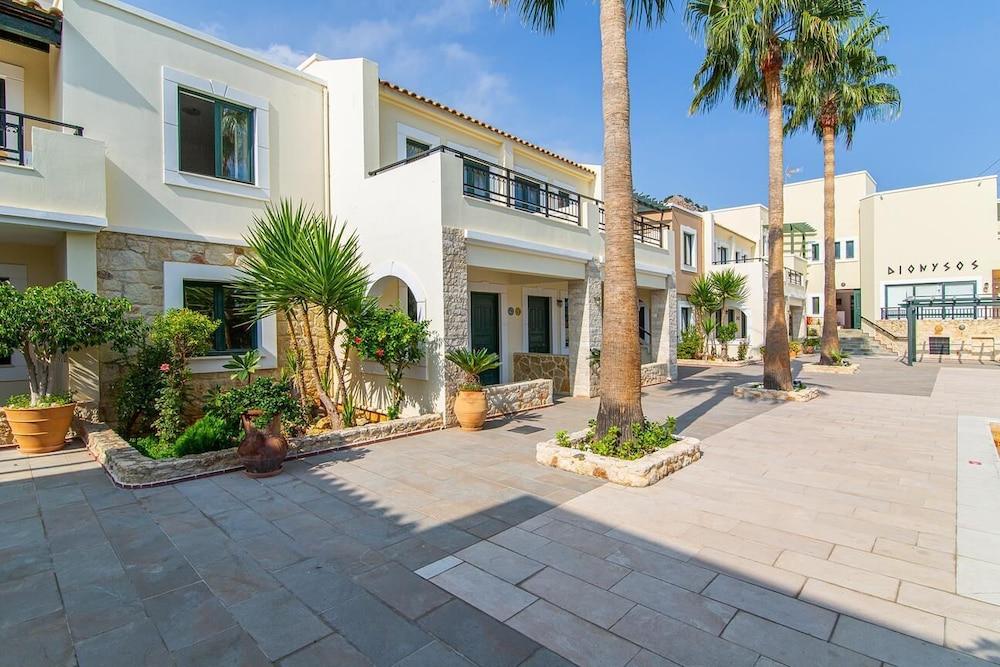 Dionysos Hotel Apartments & Studios