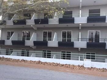 Black Rose Hotel & Suites