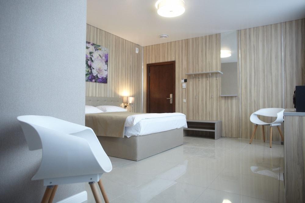 Central Hotel