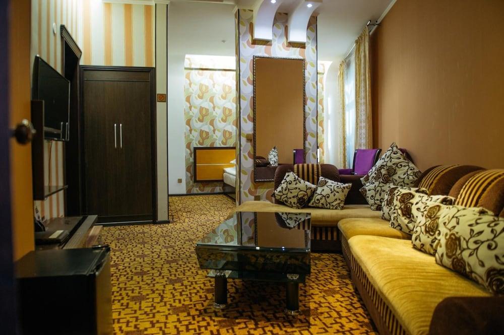 Hotel Zhibek Zholy