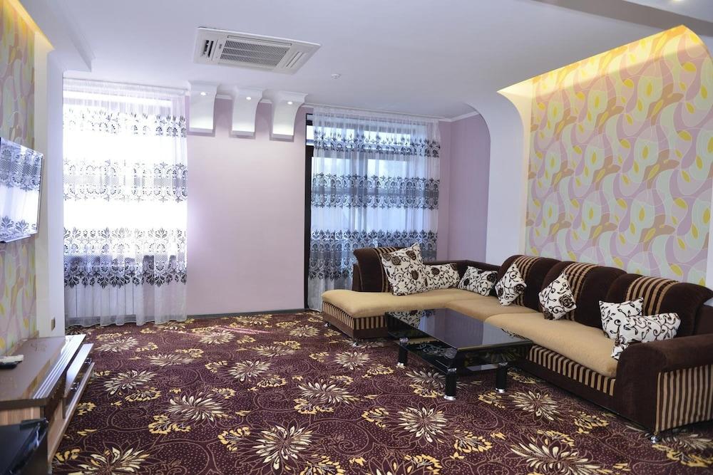 Hotel Zhibek Zholy