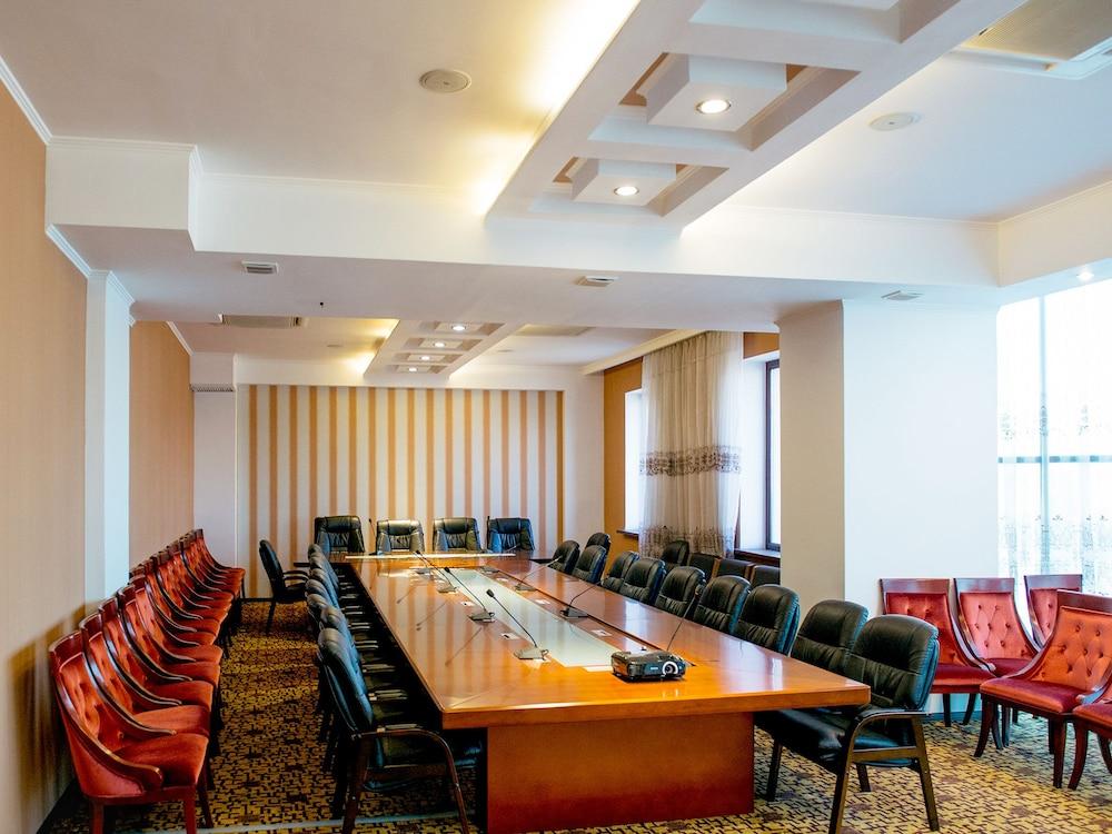 Hotel Zhibek Zholy
