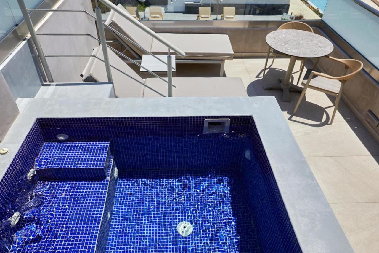 Sea Breeze Luxury Resort Santorini