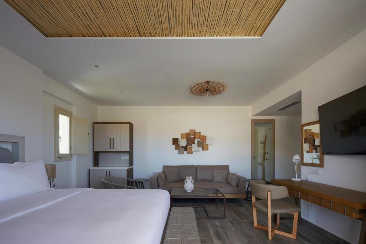 Sea Breeze Luxury Resort Santorini